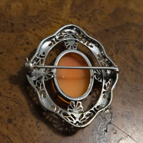 Vintage Cameo Brooch - Picture 7 of 9